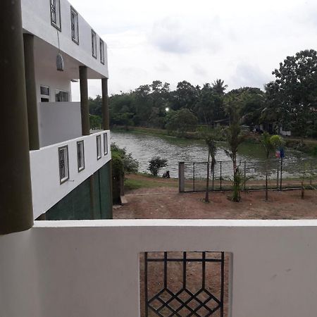 Kanora Lake Resort Maharagama Kültér fotó