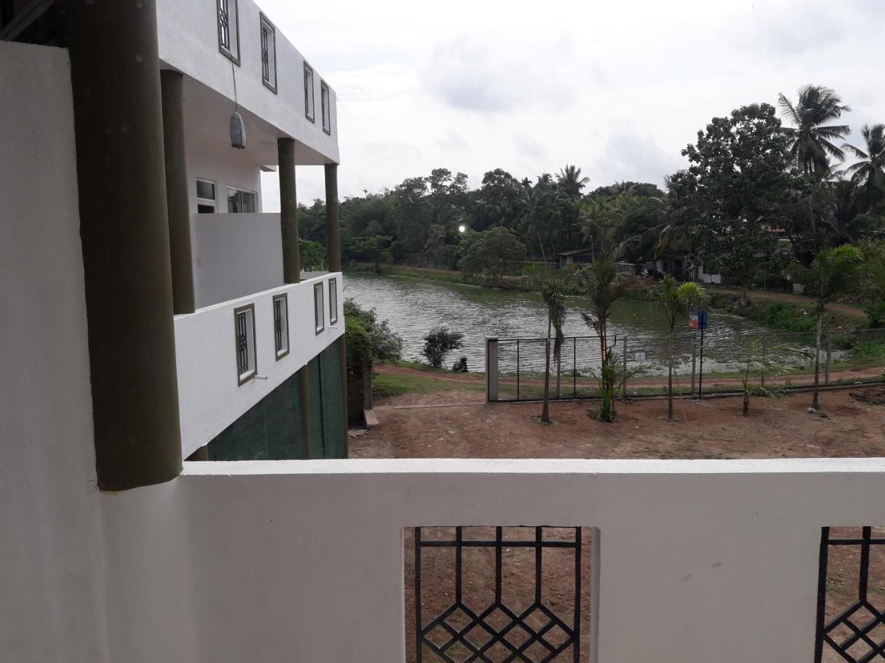 Kanora Lake Resort Maharagama Kültér fotó