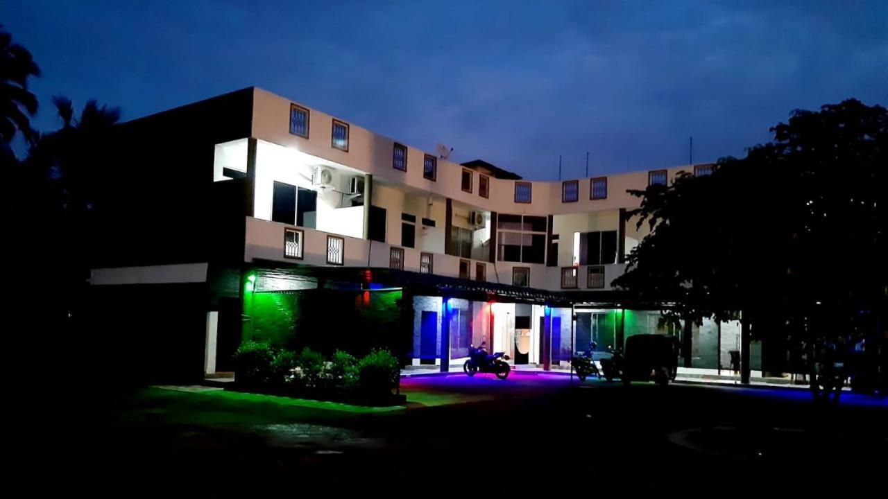 Kanora Lake Resort Maharagama Kültér fotó